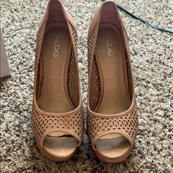 Aldo brown/tan heels - Picture 5 of 16